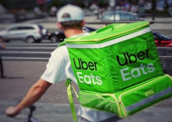 A Uber anunciou nesta quinta-feira (6) que vai fechar o delivery de restaurantes do Uber Eats no Brasil