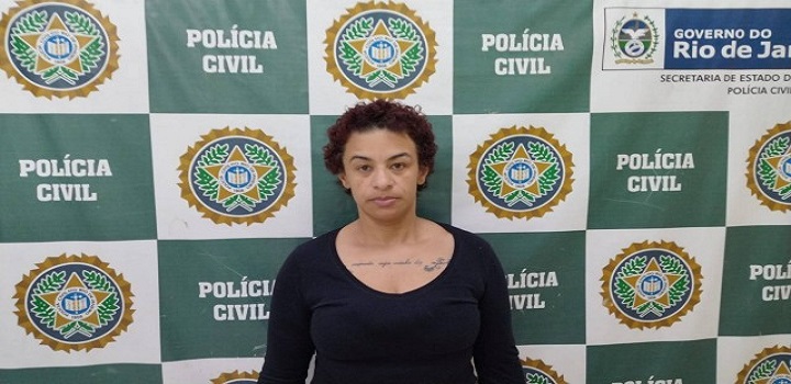 Guilhermina Quintana Rodrigues estava em casa no bairro Alto da Serra, em Petrópolis. Contra ela, havia um mandado de prisão preventiva em aberto por tentativa de homicídio. Um dos homens sobreviveu.